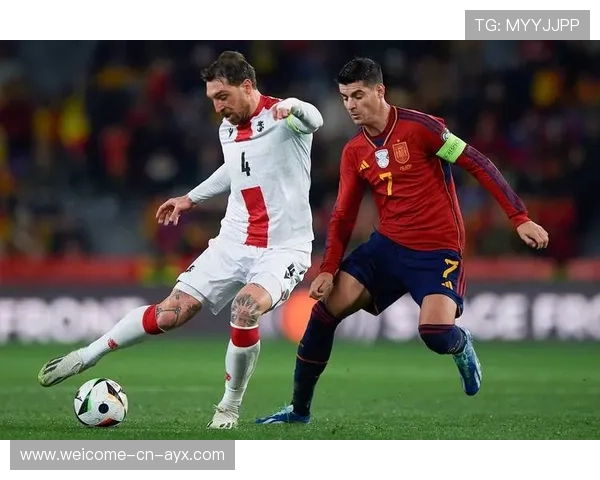 倒三角中场释放边路进攻空间，倒三角射门